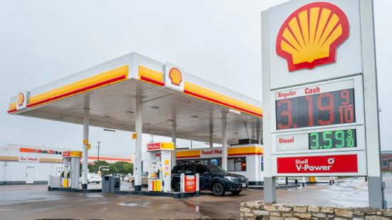 维权投资者埃利奥特在入股英国石油后，便做空其对手壳牌